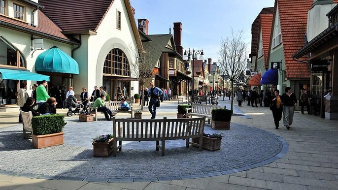 private Transfer to Maasmechelen Village by luxury car from Brussels Roundtrip