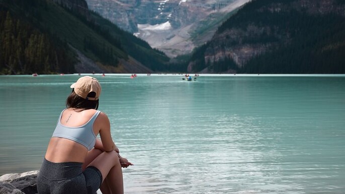From Banff: Shuttle Service to Moraine Lake & Lake Louise