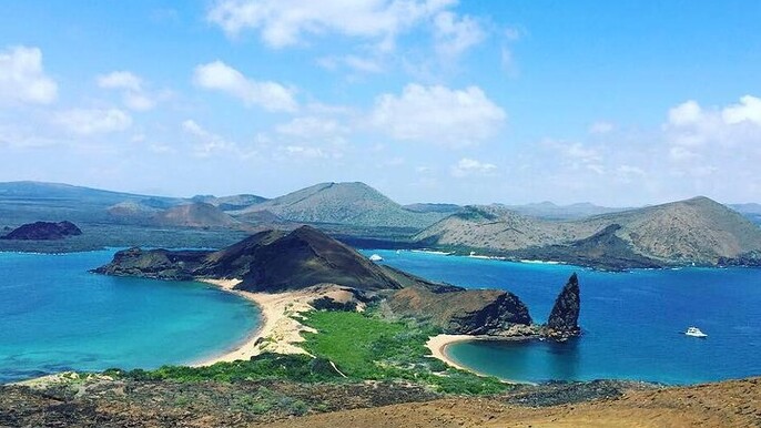 Tour to Bartolome Island + Bahia Sulivan