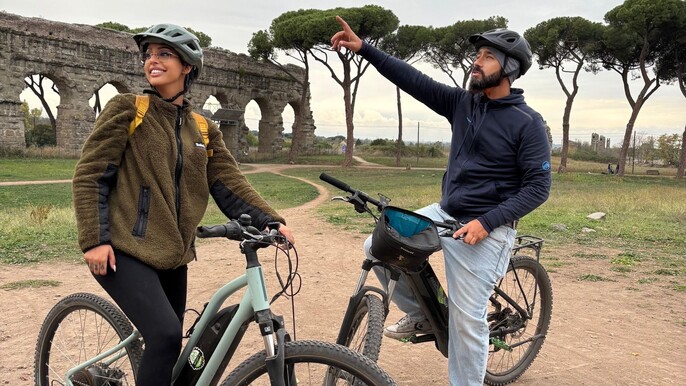 Private E-Bike Tour of Appian Way: Aqueducts & Cecilia Metella Mausoleum VR
