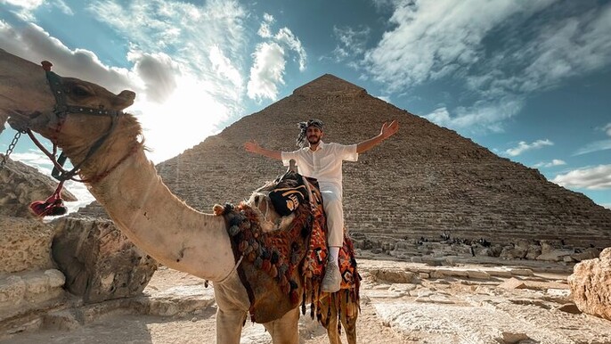 Cairo Pyramids and Egyptian Museum by Plane From Hurghada