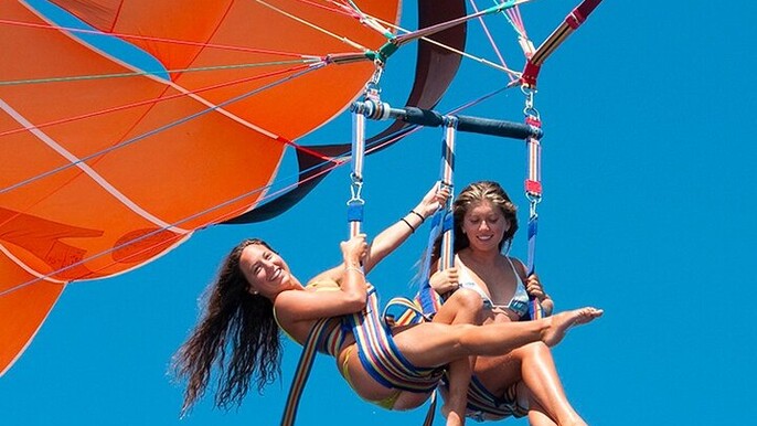 Luxury Parasailing Adventure with Transfer in Hurghada