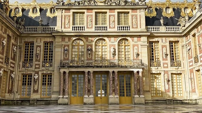 Round private transfer from Paris to Versailles