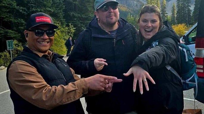 Moraine Lake & Lake Louise Private Day Tour with Banff Explorer