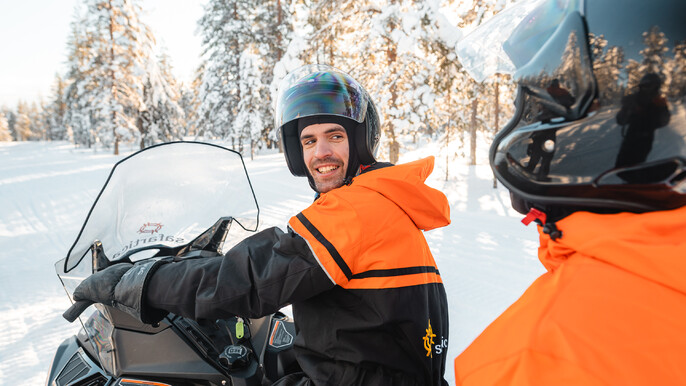 Vaattunki Quick Spin - 2 h snowmobile experience