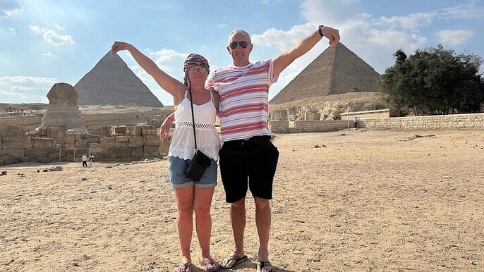 Private tour to Visit Pyramids, Egyptian Museum, Sphinx With Lunch - Cairo