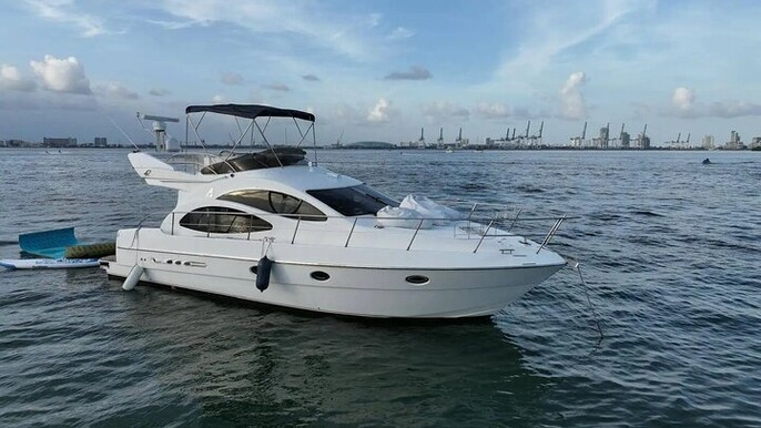 50ft + FREE Hour Miami Yacht Rental, 2 to 6 Hours, 13 People