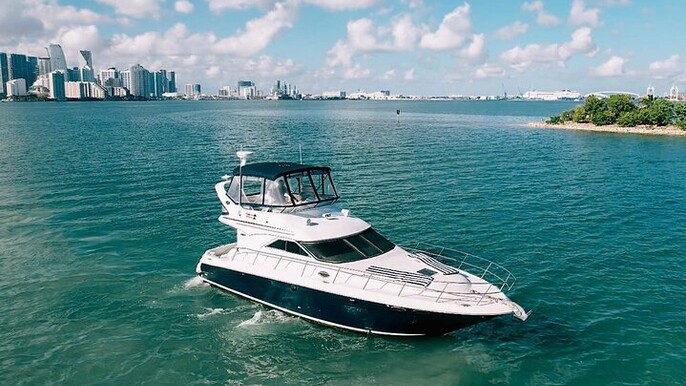 47ft + FREE Hour | Miami Yacht Rental | 3 to 6 Hours | 13 People