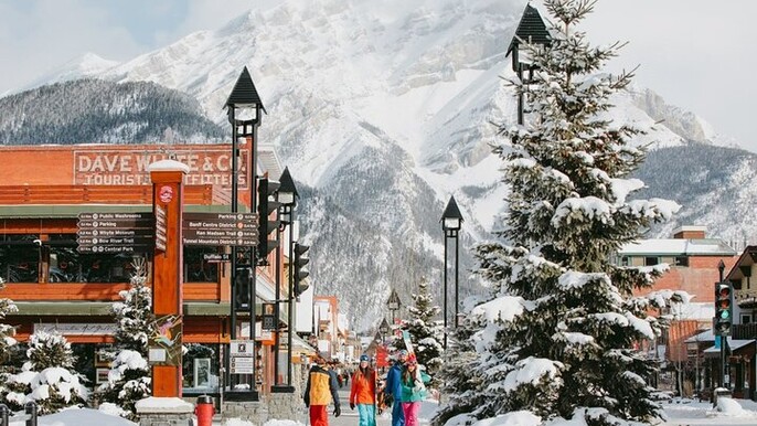 5-Day Icons, Icefields, Hidden Gems, & Banff Town Getaway