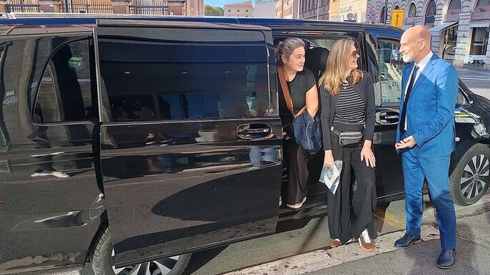 Explore Rome in Comfort Semi Private Chauffeured Tour