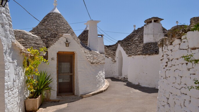 The Trulli Magic: No-Stress E-Bike Tour of Puglia’s White Villages