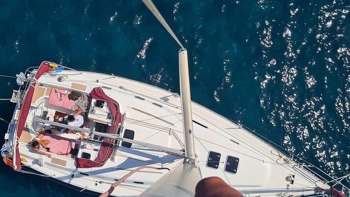 Private Santorini Sail Tour with Meal and Drinks