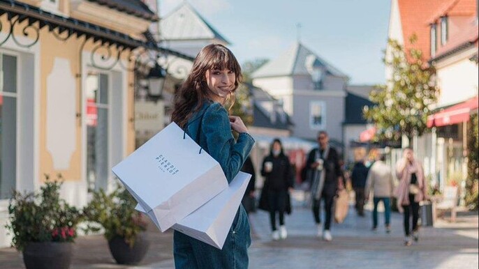 La Vallée Village Shopping Express Shuttle from Paris