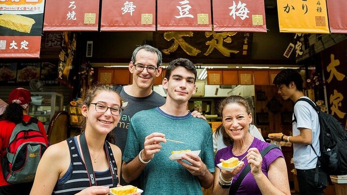 Tsukiji Fish Market Food and Walking Tour Experience