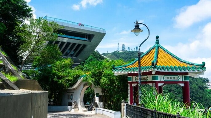 Hong Kong In-Depth Tour with Peak Tram Ride & Tim Ho Wan Dim Sum