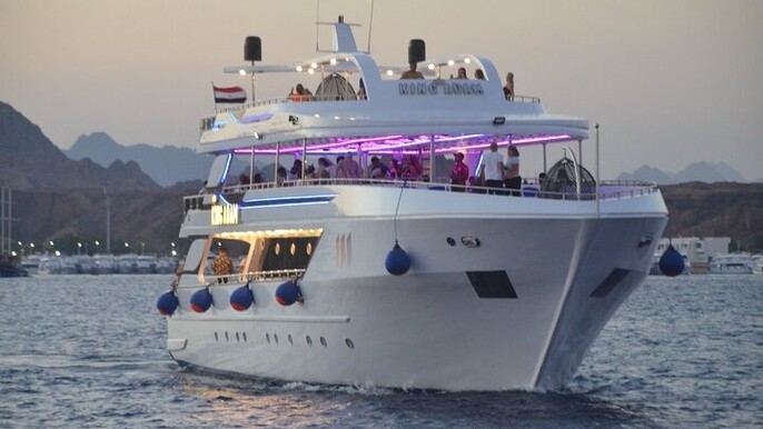 3-Hour Dinner Cruise with Oriental Show in Sharm El Sheikh