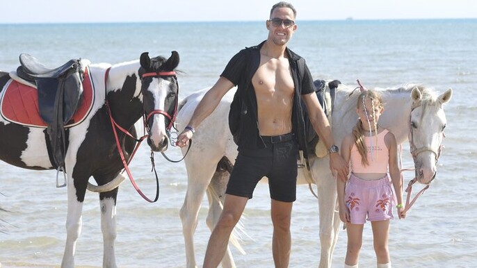 Horse Riding Tour 2 Hours on Beach & Desert & Transfer / Hurghada