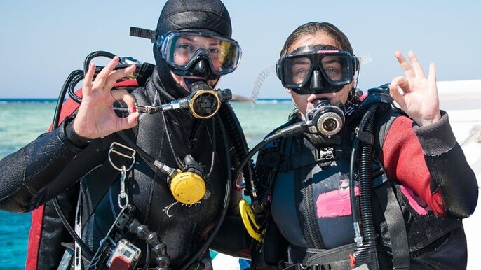 Advanced Diving Certification with Transfers & Lunch / Hurghada