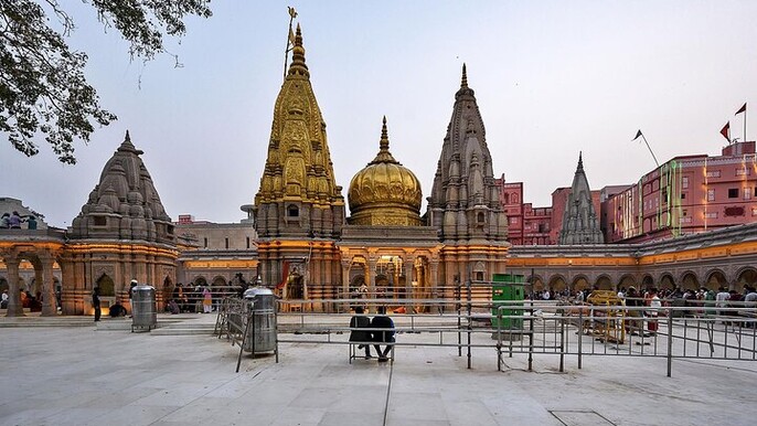 BT-Experience Ganga Aarti with Private 4WD Varanasi Tour