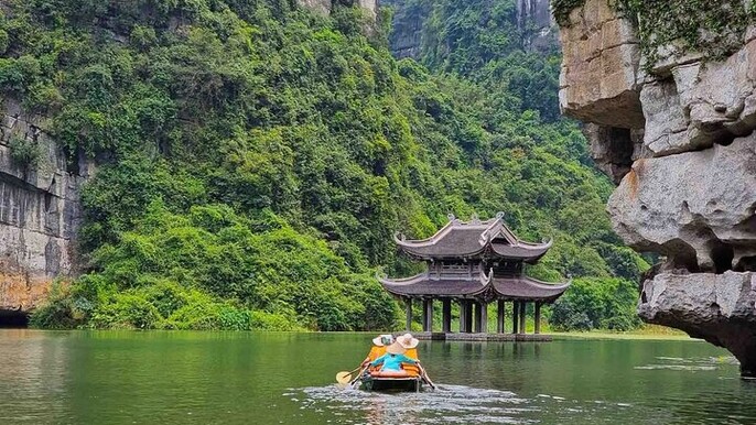 1 Day Luxury Ninh Binh Tour Bai Dinh and Trang An Boat Trip