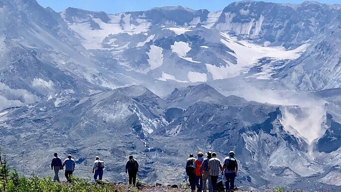 BT-From Portland to Mt. Saint Helen Tour in a small group