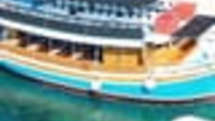 Three Islands Boat Tour with Lunch & Drinks Included - Fish picnic