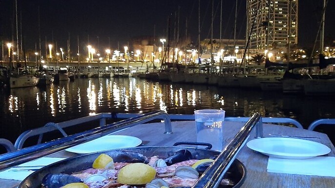 Evening Cruise with Dinner and Drinks in Barcelona