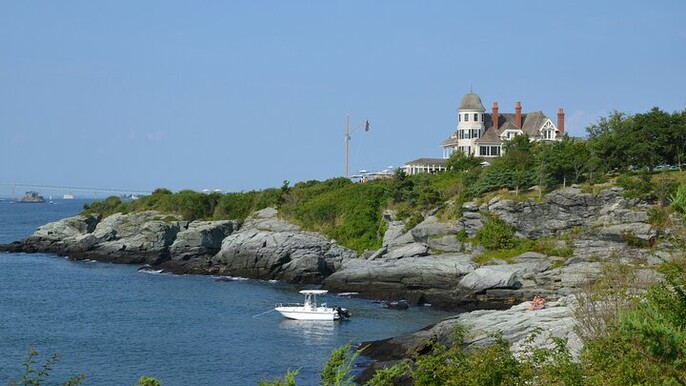 Explore Newport Cliff Walk Self Guided Walking Tour