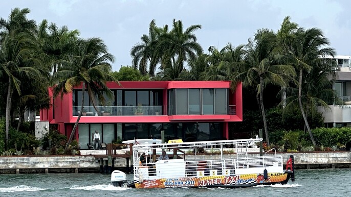 Bayside Marketplace: Cruise of Millionaire’s Homes & Miami Skyline
