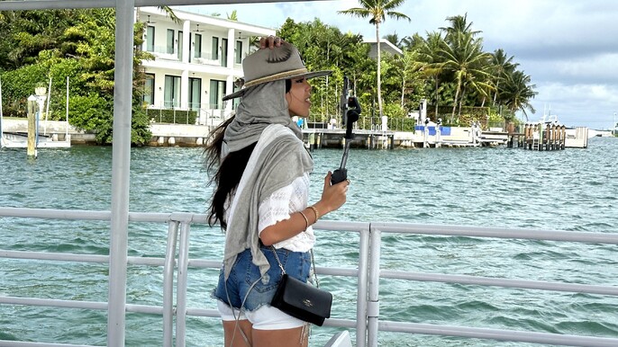 South Beach: Cruise of Millionaire’s Homes & Miami Skyline