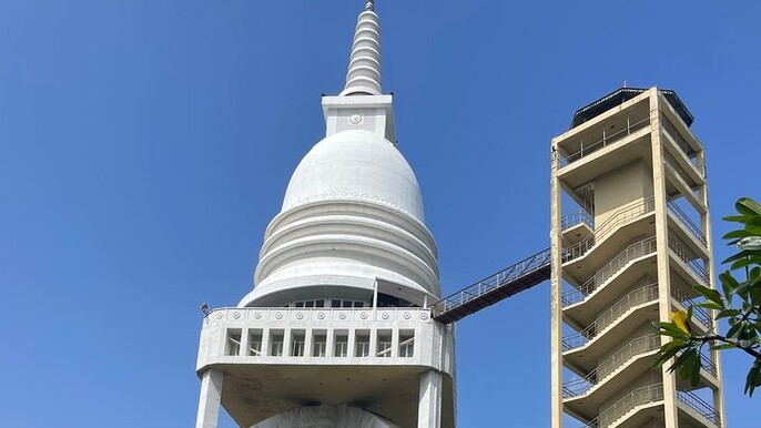 Friendly Tuk Driver with Colombo Capital Tour All inclusive
