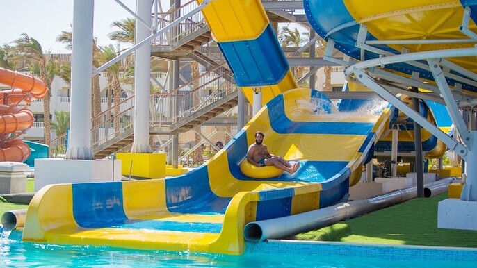 Makadi Water World Aqua Park with Lunch and Transfers / Hurghada