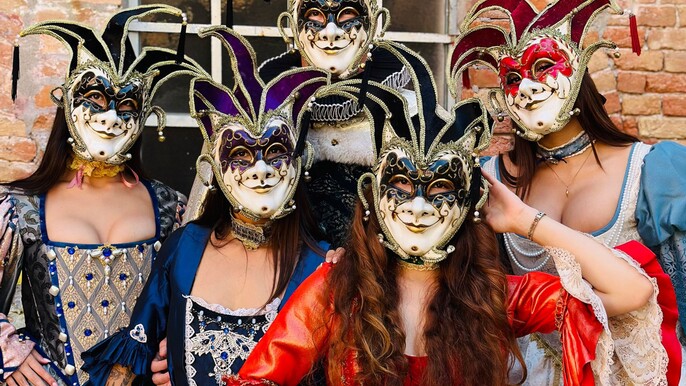 Ancient Carnival Dress-up Experience in Venice