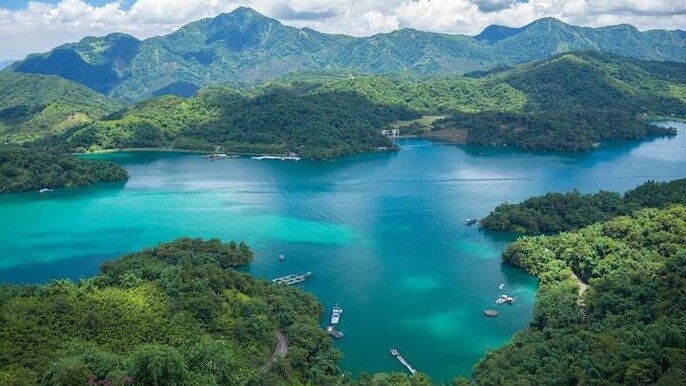 Sun Moon Lake & Qingjing Farm Full-Day Shared Tour from Taichung