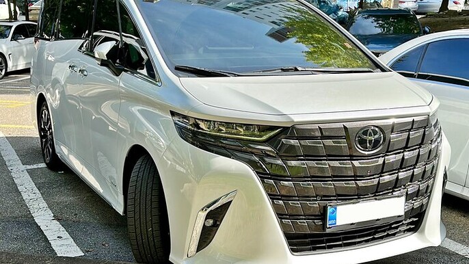 Hong Kong Airport (HKG) Transfer to Guangzhou by Toyota Alphard