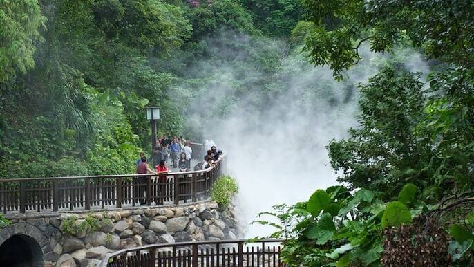 Taipei Day Tour: Beitou, Yangmingshan & Yehliu Geopark Wonders