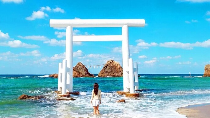 Shiraito Falls Raizan Temple Sakurai Meotoiwa Tour from Fukuoka