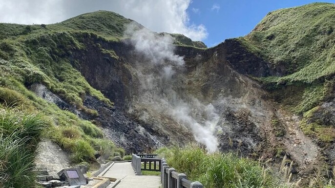 Beitou and Yangmingshan Day Tour in Taipei