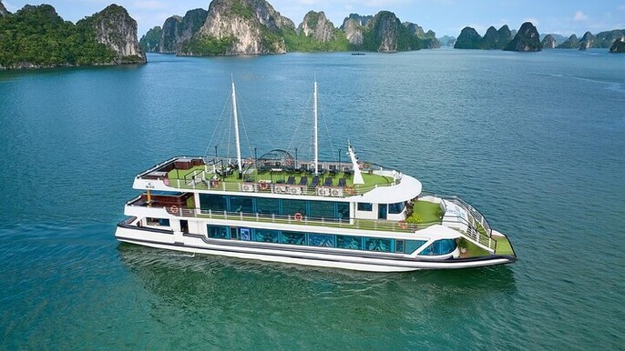 6-Hour Ha Long Bay 4 stars Cruise: Cave , Kayak, swimming, Buffet