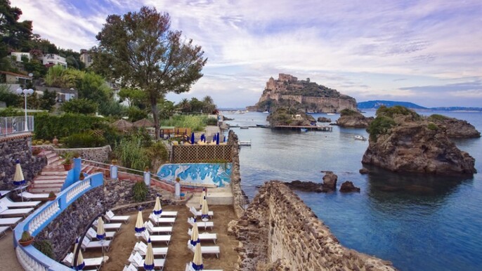Discover Ischia Island by Boat: Panoramic Tour and Swimming in Enchanting Bays