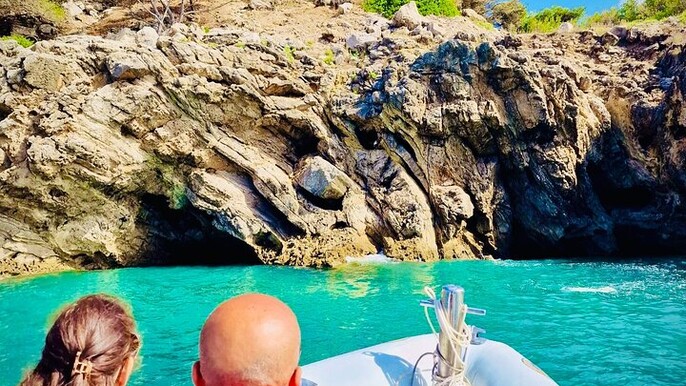 Private Arrabida and Sesimbra Tour with Boat Ride from Lisbon