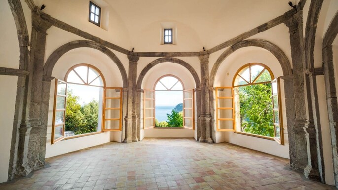 Guided tour in Italian of Aragonese Castle + transfer
