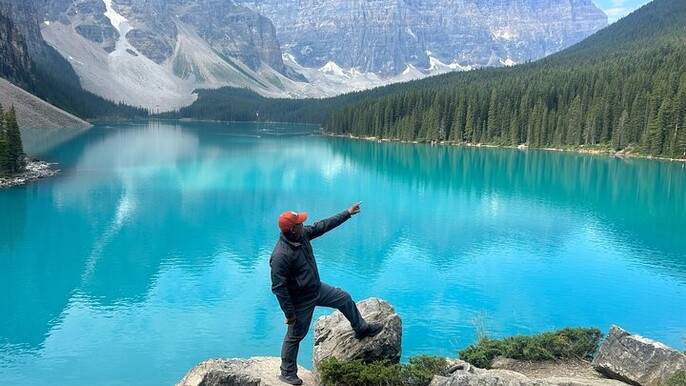 Half Day Shared Adventure to Lake Louise and Moraine Lake