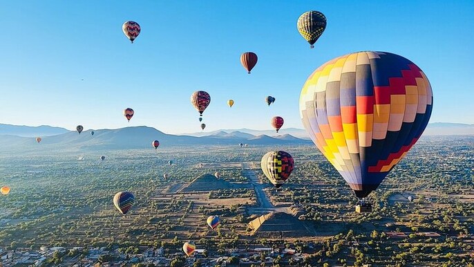 Balloon flight with tour to Teotihuacán from Mexico City