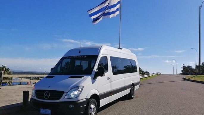 TRANSFER FROM OR TO THE AIRPORT (4 to 12 paxs)