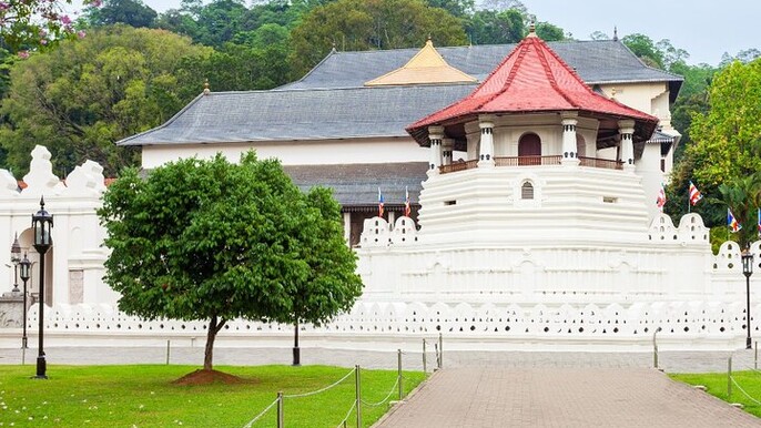 Airport (CMB) to Kandy Private Taxi 24/7 Car, Van.