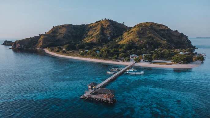 Indonesia Adventure Tour : Borobudur Prambanan Temple, Bromo Sunrise, Ijen Volcano & Komodo Island