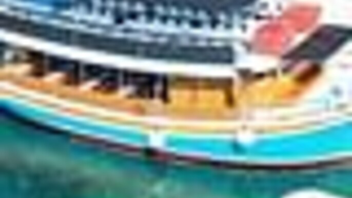 Three Islands Boat Tour with Lunch & Drinks Included - Fish picnic