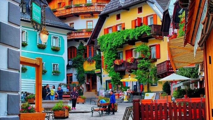 Hallstatt and Salzburg private tour from Vienna 2 days