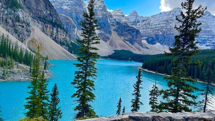 Lake Louise and Moraine Lake Exclusive Evening Private Tour